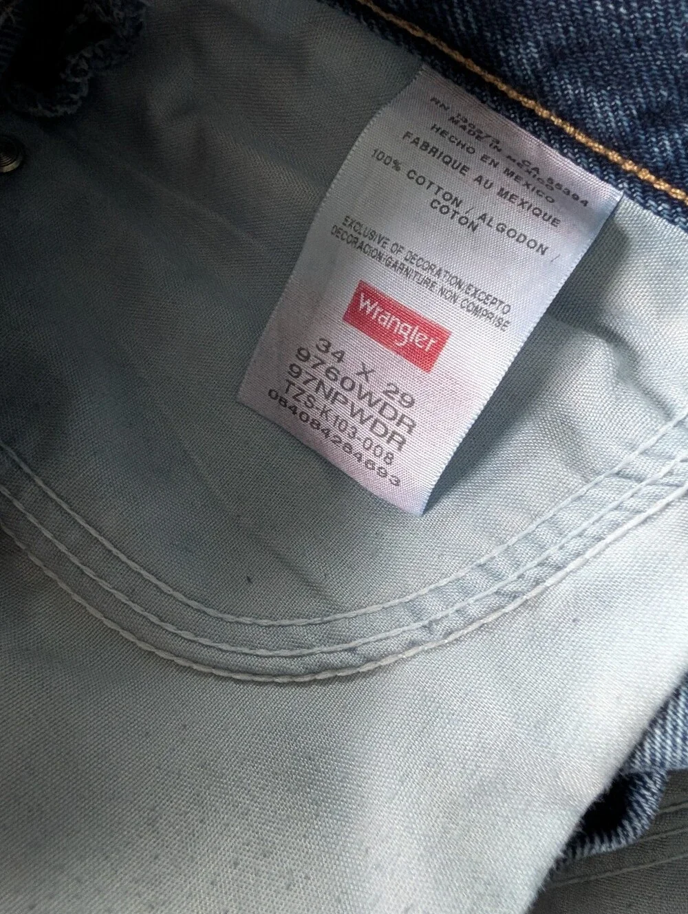 Wrangler Men's Blue Jeans. Size Waist 34